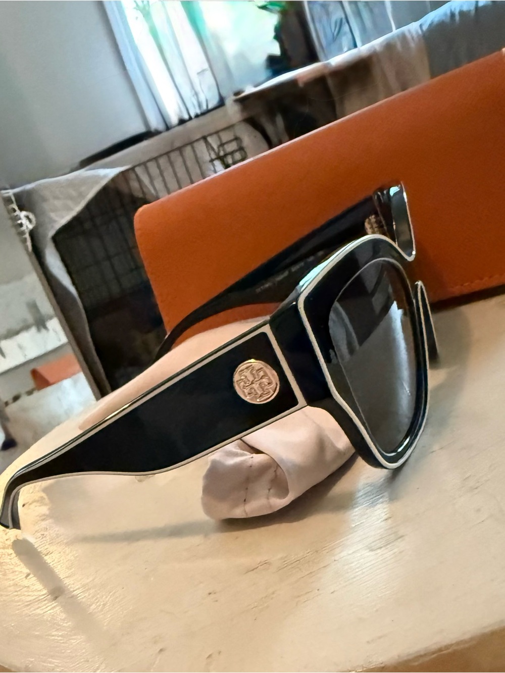 Tory Burch Black Cat-Eye Sunglasses with Orange Logo Case - Picture 3 of 4